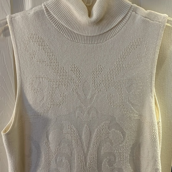 Chicos Turtleneck Sweater Vest; Size 1; Excellent Condition - Picture 2 of 6